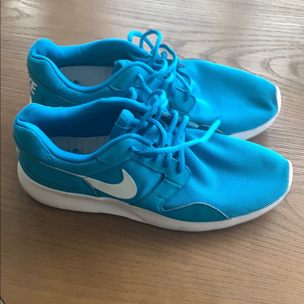 Nike Blue and White Sneakers Lightweight Athletic Design
